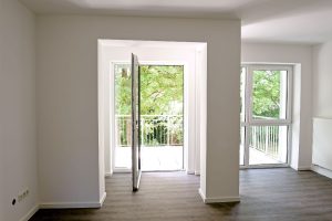 _Wohnzimmer_Balkon-03 (1)